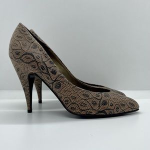Vintage Xavier Danaud Paris embossed pump 7